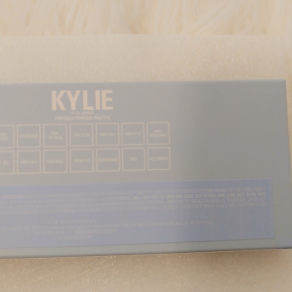 💖SALE! FIRM! KYLIE COSMETICS KYLIE JENNER CHILL BABY EYESHADOW PALETTE - Picture 3 of 15